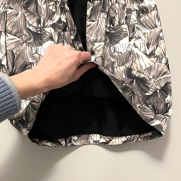 🎉RARE🎉BCBGMaxAzrka silk highwaist silver print bubble skirt with side pockets - Picture 10 of 14